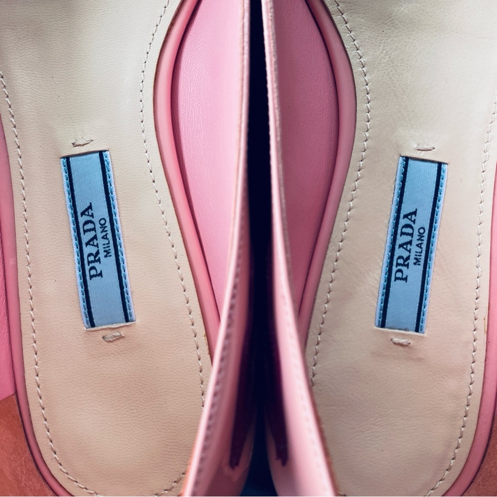 🇮🇹 PRADA | Pink Patent Leather | Kiss Print Flats - Picture 11 of 17